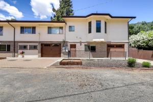Mynd úr myndasafni af Clear Lake Getaway with Pool Access, Near Beaches! í Clearlake Oaks