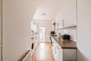 Galeriebild der Unterkunft 3-Bed House Near Lakeside Mall, Onsite Parking in Grays Thurrock