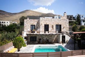 Cảnh núi rừng hoặc tầm nhìn ra núi từ biệt thự