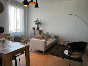 Posezení v ubytování Douai 2: joli appartement face à la gare + 21 fotografií