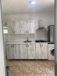 Kuchyň nebo kuchyňský kout v ubytování Maguli Home Gonio