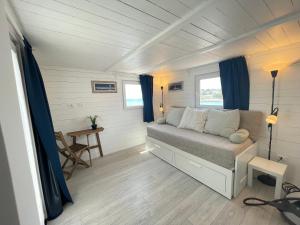 a room with a couch in a tiny house at Comodissimo Gaslini e mare in Genoa
