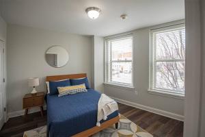 A bed or beds in a room at Stylish 1 BR 1BA at The Inman