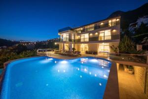 Galeriebild der Unterkunft 6 bedroom big villa for rent in kalkan in Kaş