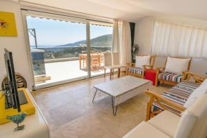 Galeriebild der Unterkunft 6 bedroom big villa for rent in kalkan in Kaş