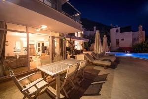 Galeriebild der Unterkunft 6 bedroom big villa for rent in kalkan in Kaş
