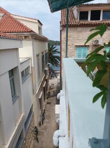 an alley between two buildings with bikes parked on the street at Beautiful Vintage House in Vis