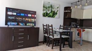 Η κουζίνα ή μικρή κουζίνα στο Apartment in the picturesque Oasis Resort & Spa +32 φωτογραφίες