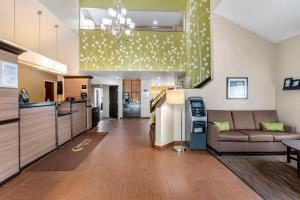Kuchyň nebo kuchyňský kout v ubytování Sleep Inn Naperville - Chicago