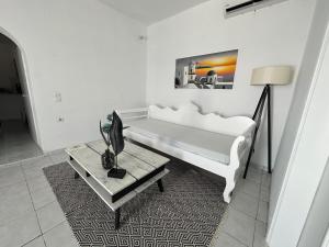Фотография из галереи Santorini Grace Villa 3 в городе Foinikiá