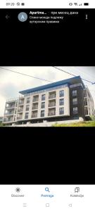 una imagen de un gran edificio de apartamentos en Panorama 17, en Vrnjačka Banja