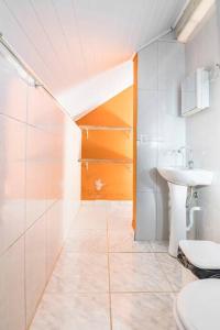 a bathroom with a sink and a toilet at Chales Fazenda Cantinho do Selado in Monte Verde