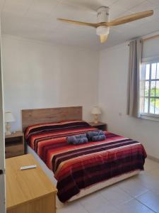 a bedroom with two beds and a ceiling fan at Apartamento a 4 minutos andando de la playa in Dehesa de Campoamor