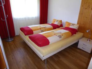 two beds sitting next to each other in a bedroom at Chalet Gerbera in Wengen