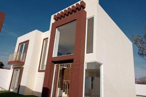 a white and brown house with a large window at Alquiler de Hermosa Casa sola con Piscina Privada in Los Limones