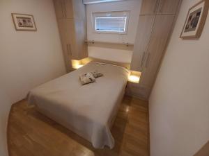 Ένα ή περισσότερα κρεβάτια σε δωμάτιο στο Apartment Katja