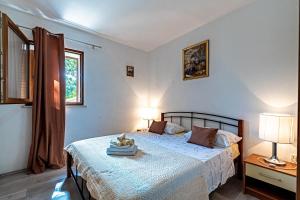 a bedroom with a bed with a bowl of fruit on it at Apartments by the sea Tri Zala, Korcula - 4432 in Korčula