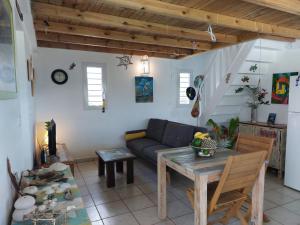 a living room with a couch and a table at Villa Créole -MARINA C0NCIERGERIE in Saint-François