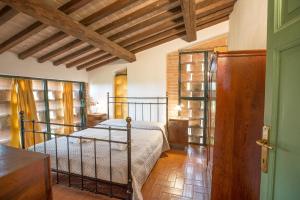 A bed or beds in a room at Podere San Giorgio