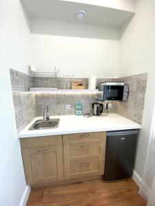 Kuchyňa alebo kuchynka v ubytovaní Apartamenty Pałacowe