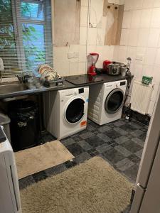 a kitchen with two washing machines and a sink at Apartments Near university in Birmingham