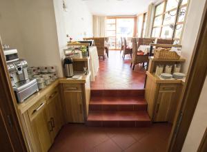 Kuchyň nebo kuchyňský kout v ubytování Hotel Pod Zamkem + 23 fotografií