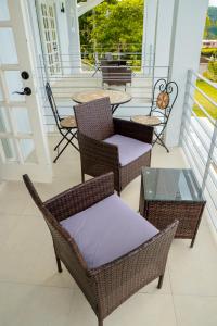 Balkón nebo terasa v ubytování Lavender Moon Villas