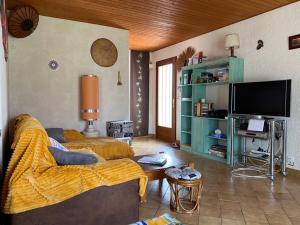 O zonă de relaxare la Maison Longeville-sur-Mer, 3 pièces, 4 personnes - FR-1-336-113
