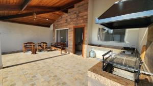 Køkken eller tekøkken på Casa Peruibe com Piscina Mtk2