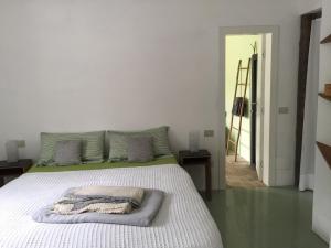 Postel nebo postele na pokoji v ubytování B&B Il Grotto