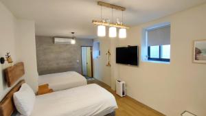 Llit o llits en una habitació de Island Flower Inn