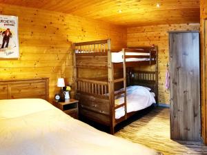 a bedroom with two bunk beds in a log cabin at Chalet Le Corbier, 8 pièces, 16 personnes - FR-1-267-257 in Villarembert