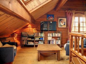 a living room with a table in a wooden cabin at Chalet 4* tout confort au Corbier · Cheminée · Sauna · WiFi · Proche des pistes - FR-1-267-264 in Villarembert