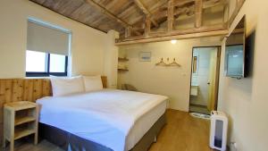Llit o llits en una habitació de Island Flower Inn