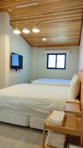 Llit o llits en una habitació de Island Flower Inn