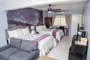 Postel nebo postele na pokoji v ubytování Lavender Moon Villas