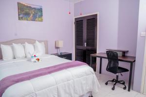 Postel nebo postele na pokoji v ubytování Lavender Moon Villas