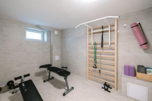 Posilňovňa alebo fitness centrum v ubytovaní Serenity