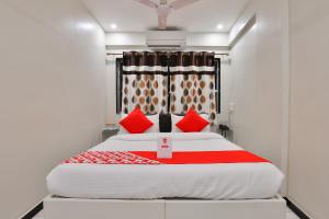 Un ou plusieurs lits dans un hébergement de l'établissement OYO Nova Hotel Nildeep