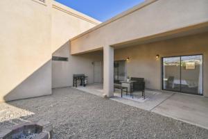 Sân trong/khu vực ngoài trời tại 1 Mi to Lake Airy Home with Patio in Lake Havasu!