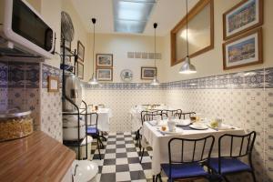 Gallery image of Málaga Lodge Guesthouse in Málaga