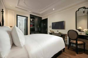 Letto o letti in una camera di Amira Hotel Hanoi