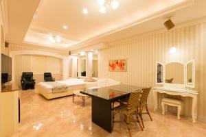 Postel nebo postele na pokoji v ubytování ホテルシエル沼津店 -大人専用-