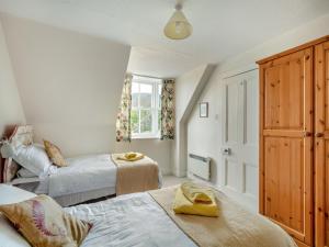 a bedroom with two beds and a window at Meall Darroch in Inverey