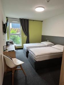 Postel nebo postele na pokoji v ubytování Office Base Bad Vöslau MOTEL