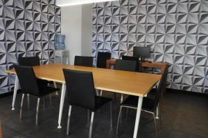 a conference room with a wooden table and chairs at Suites Metropoli Bristol Parc in Quito +63 photos