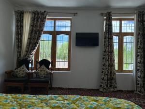 TV a/nebo společenská místnost v ubytování Nature Palace Farmstay