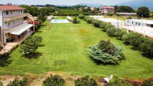 an overhead view of a large yard with plants at Apartments Rudaj in Ulcinj
