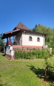 a white house with a fence in front of it at Owczarkowa Zagroda 