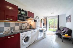 Dapur atau dapur kecil di Soleil sur la Massane - Appartement avec terrasse +5 gambar